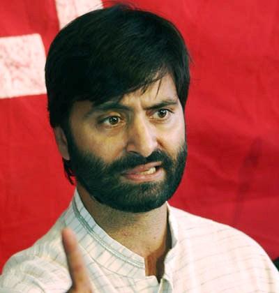 Malik grieved over demise of party leader’s father